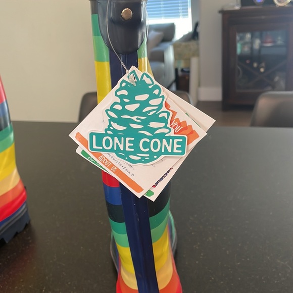 Brand new rain boots with tag. - Picture 4 of 7